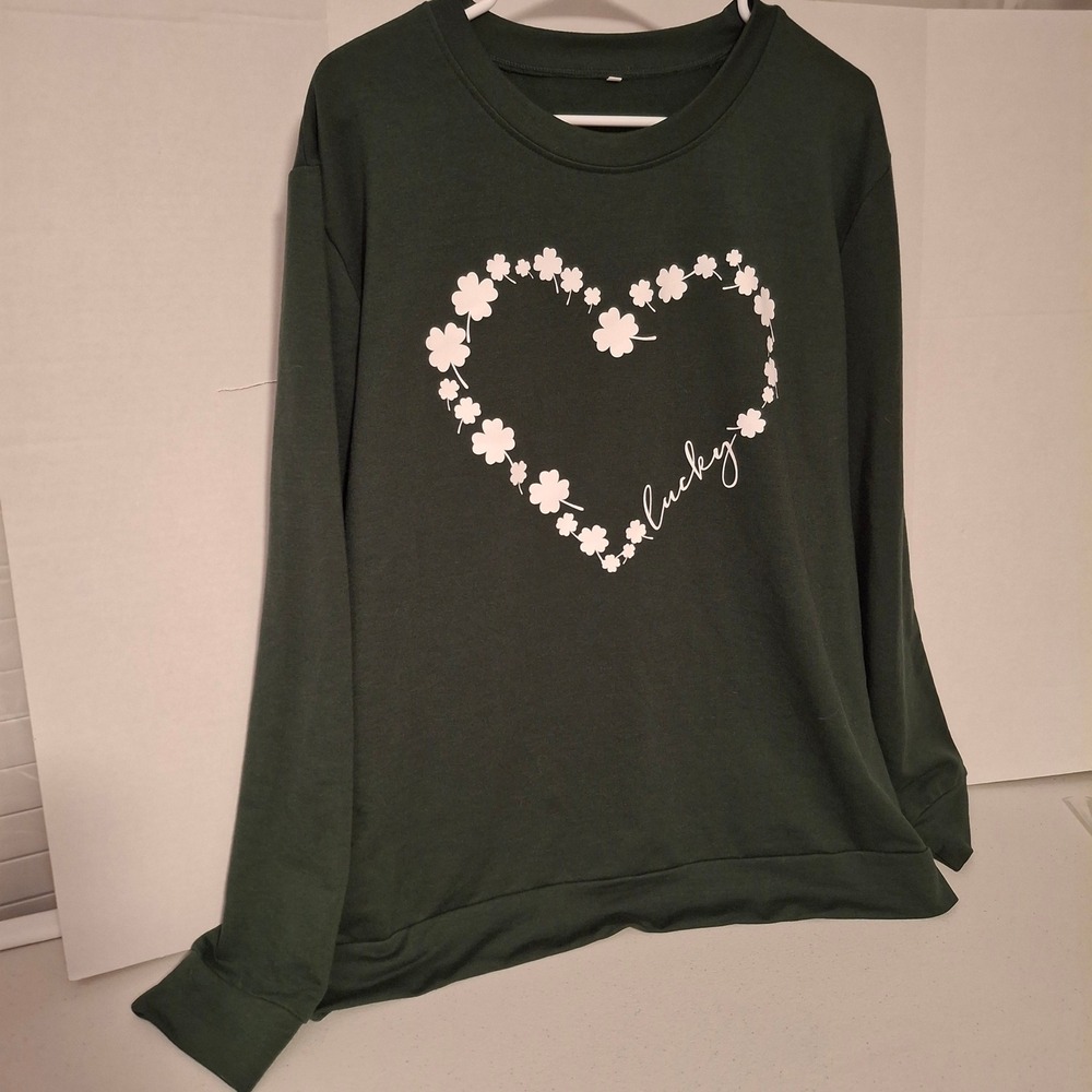 Unbranded Womens 2XL Dark Green Lucky Shamrock Heart Graphic Sweatshirt Pullover